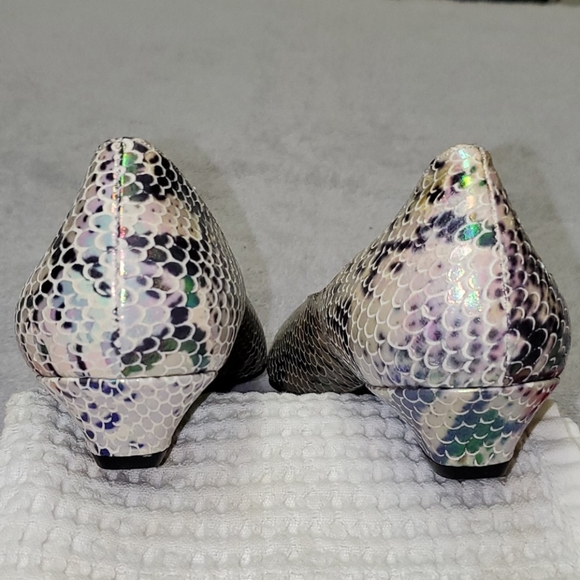 Vaneli Metalic Leather 10M 1" flats NIB - Picture 5 of 9